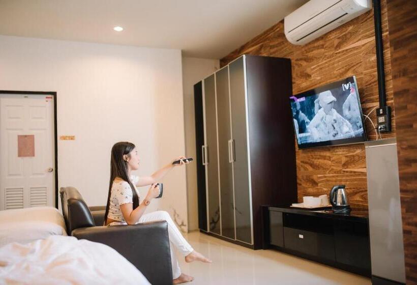 غرفة ديلوكس ثلاثية, Debua Mahasarakham