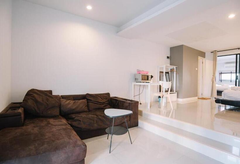 جناح جونيور عائلى, Debua Mahasarakham