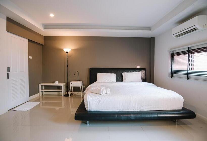 جناح جونيور عائلى, Debua Mahasarakham