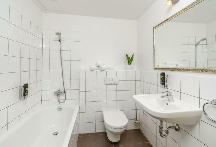 标准间, Na Staré Poště