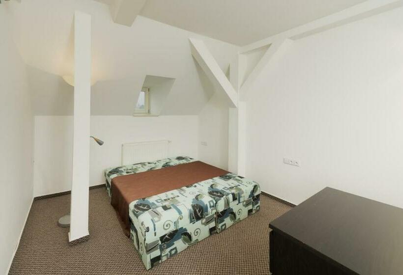 家庭套房, Na Staré Poště