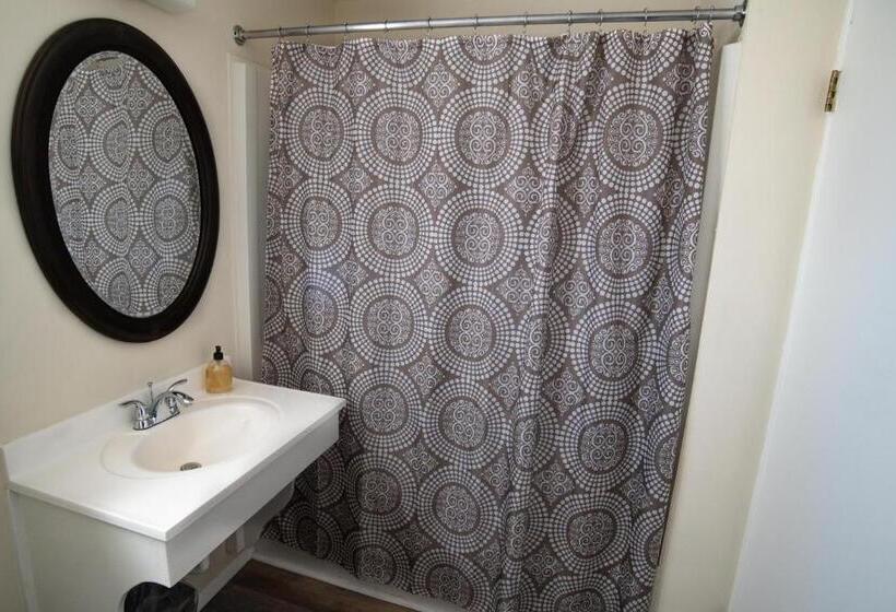 Люкс, Mt Williamson Motel And Basecamp