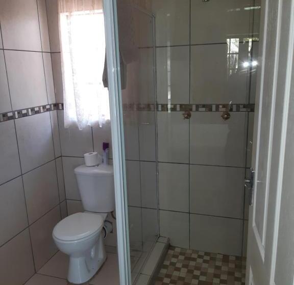 חדר משפחתי, Lepha Guest House