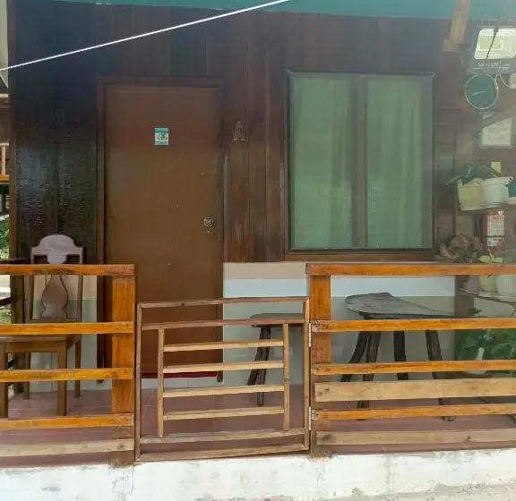 اتاق اکونومی, Mil's Hillside Tourist Inn