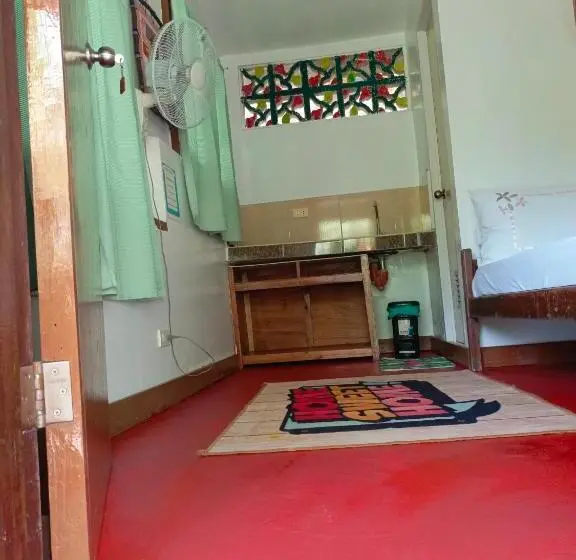 اتاق اکونومی, Mil's Hillside Tourist Inn