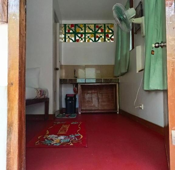 이코노미 룸, Mil's Hillside Tourist Inn