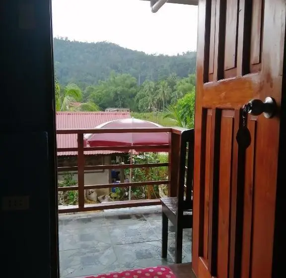 اتاق استاندارد با چشم‌انداز کوهستان, Mil's Hillside Tourist Inn