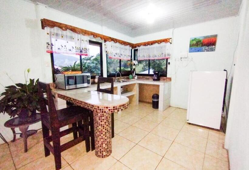 اتاق خانوادگی, Hospedaje Luis & Ana