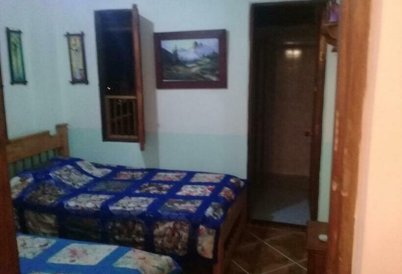 غرفة قياسية رباعية, Atenas Jericó