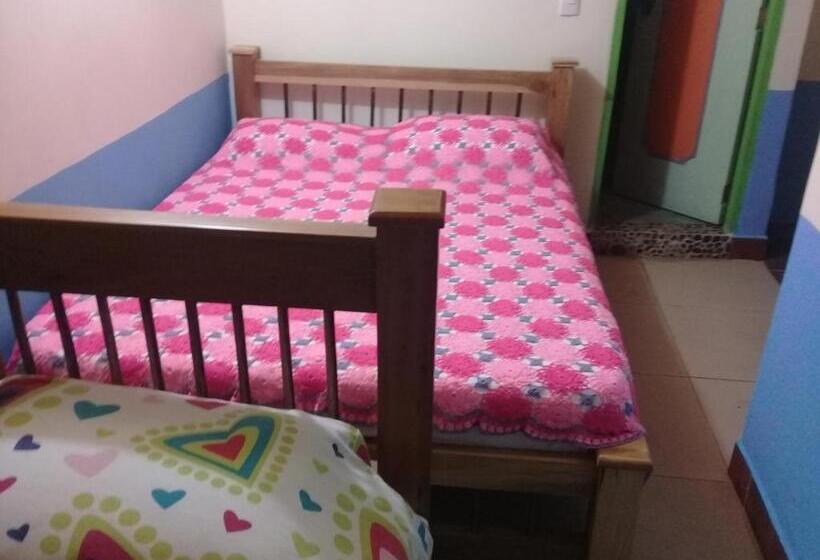 غرفة قياسية رباعية, Atenas Jericó