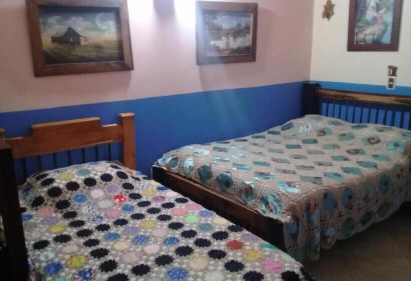 غرفة قياسية رباعية, Atenas Jericó