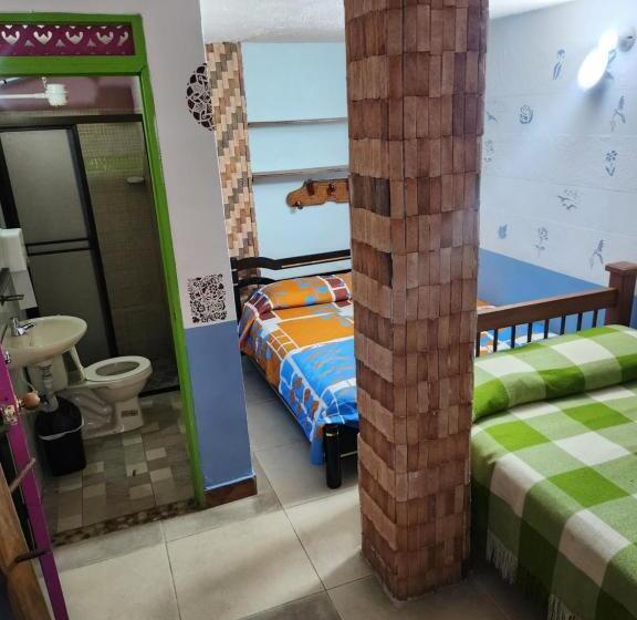 غرفة قياسية رباعية, Atenas Jericó