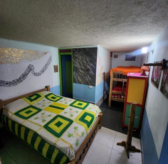 غرفة قياسية رباعية, Atenas Jericó