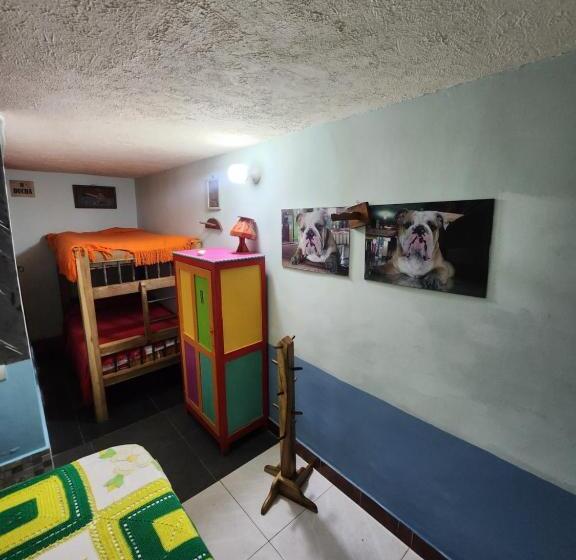 غرفة قياسية رباعية, Atenas Jericó