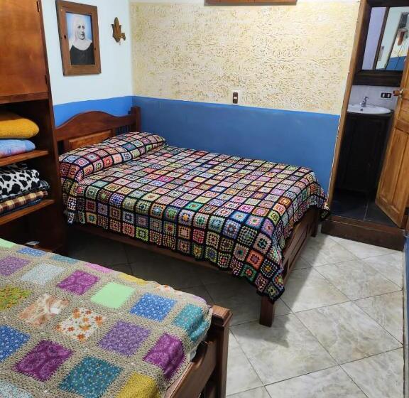 غرفة قياسية, Atenas Jericó