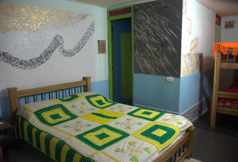 غرفة قياسية, Atenas Jericó