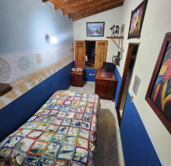 غرفة قياسية فردية, Atenas Jericó