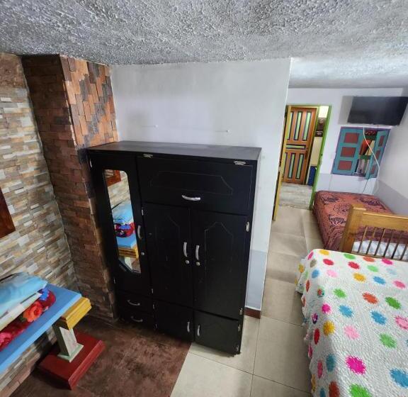 غرفة قياسية ثلاثية, Atenas Jericó