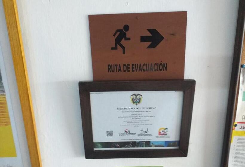 غرفة قياسية ثلاثية, Atenas Jericó