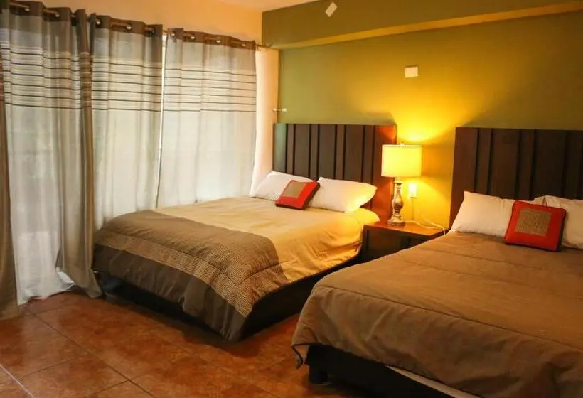 プールビュースタンダードルーム, Vista Potrero Hotel, Camping & Events