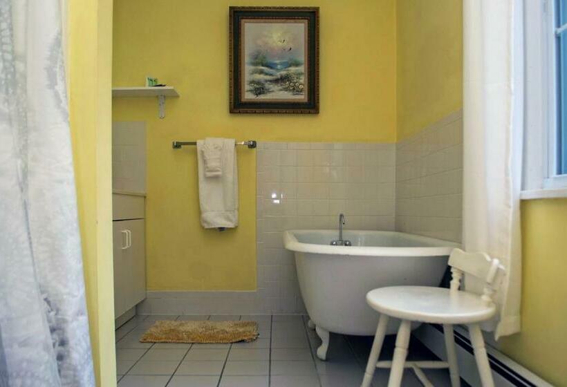 带大床的豪华间, The Ocean House