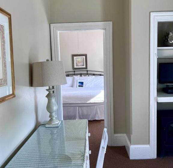 带大床的套房, The Ocean House