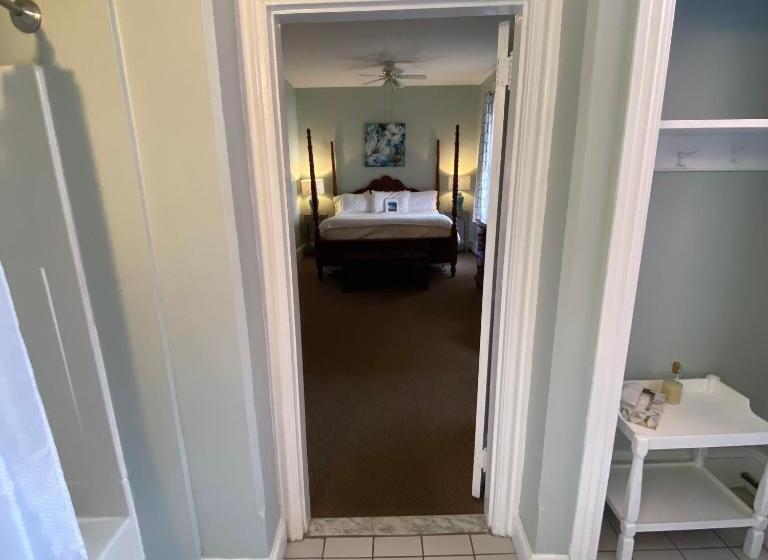 带大床的豪华间, The Ocean House