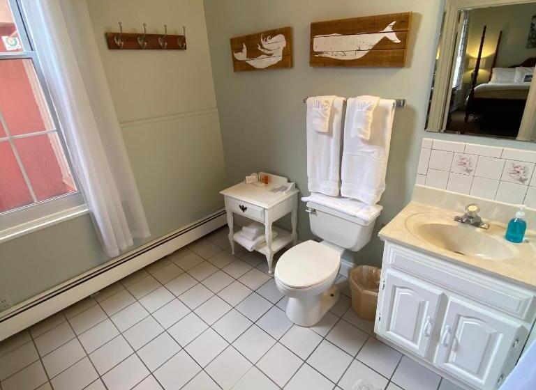 带大床的豪华间, The Ocean House