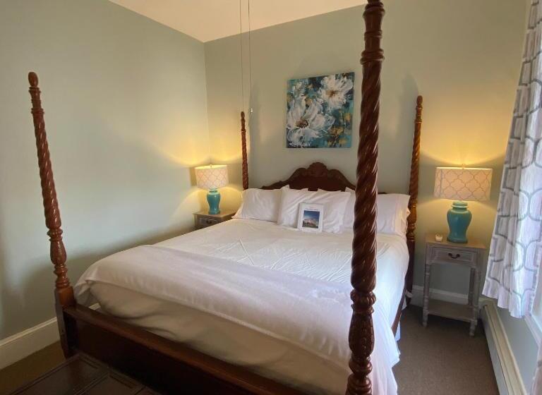 带大床的豪华间, The Ocean House