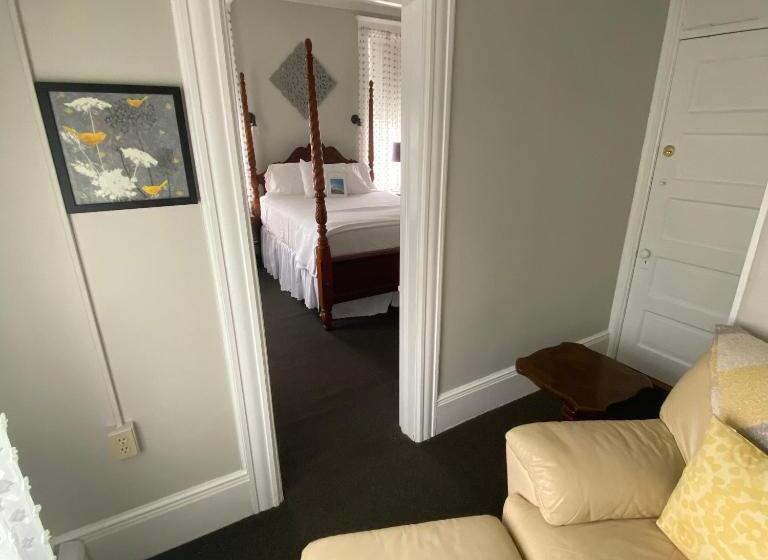 豪华房间, The Ocean House