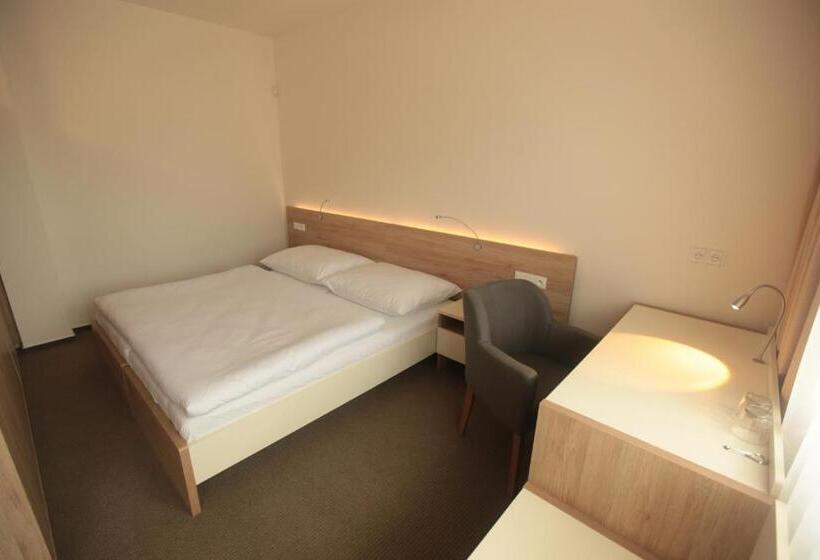 חדר סטנדרט, Devítka