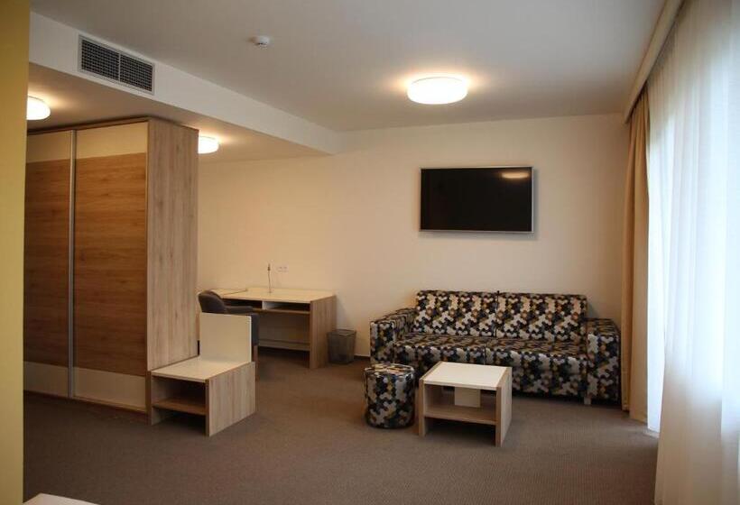 חדר דלוקס, Devítka