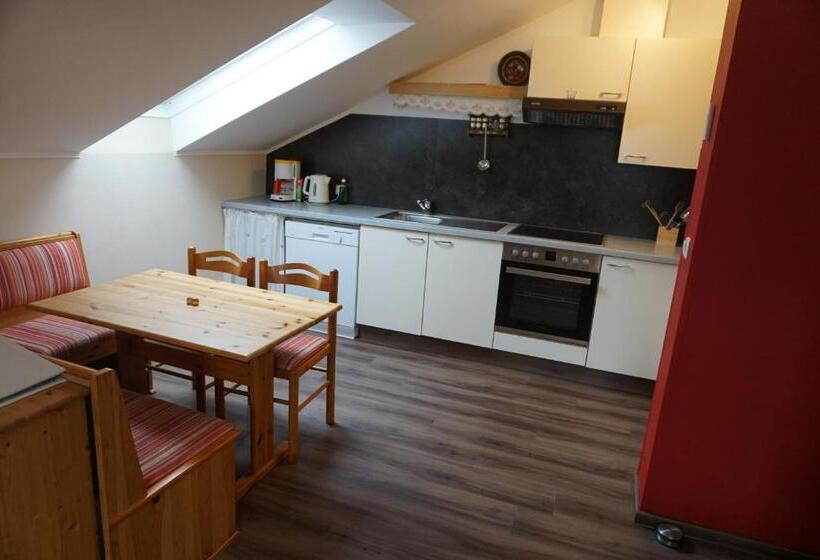 דירת חדר, Gölsenhof   Fam. Büchinger