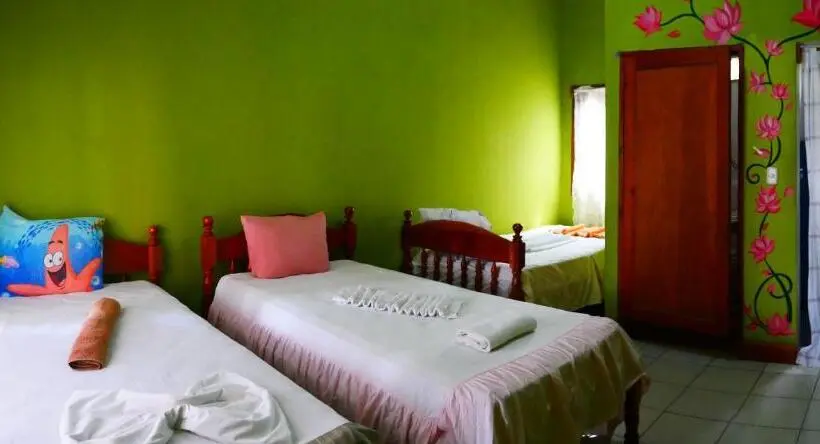 اتاق استاندارد سه تخته با بالکن, Restaurante Los Cocos