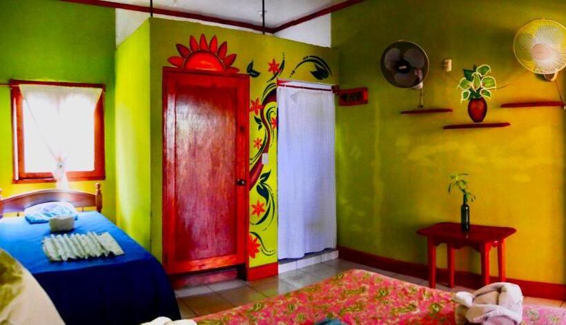 غرفة عائلية, Restaurante Los Cocos