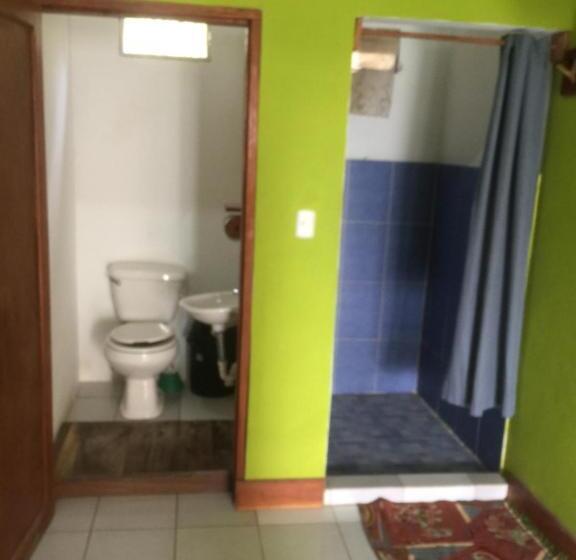 غرفة عائلية, Restaurante Los Cocos