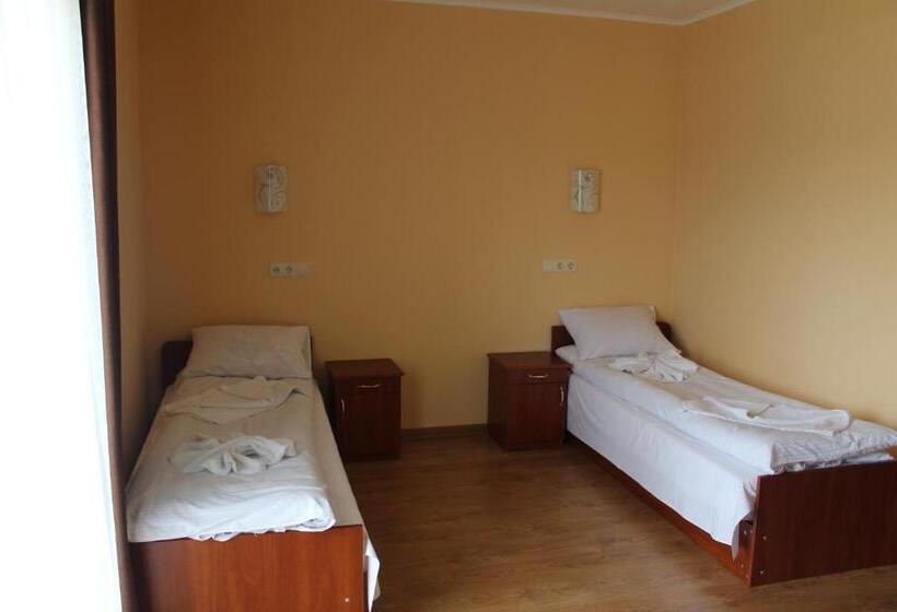 اتاق استاندارد با بالکن, Sukhoviia