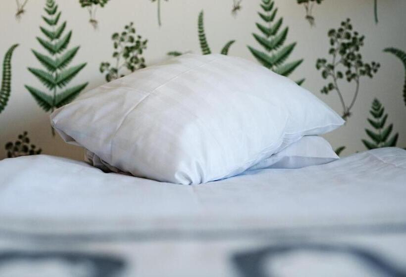 غرفة عائلية, Två Skyttlar