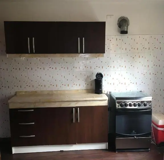 家族用バンガロー, La Maison Des Fous