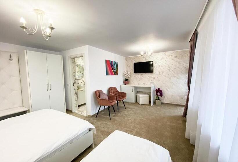 Standard Triple Room with Terrace, Casa Ina