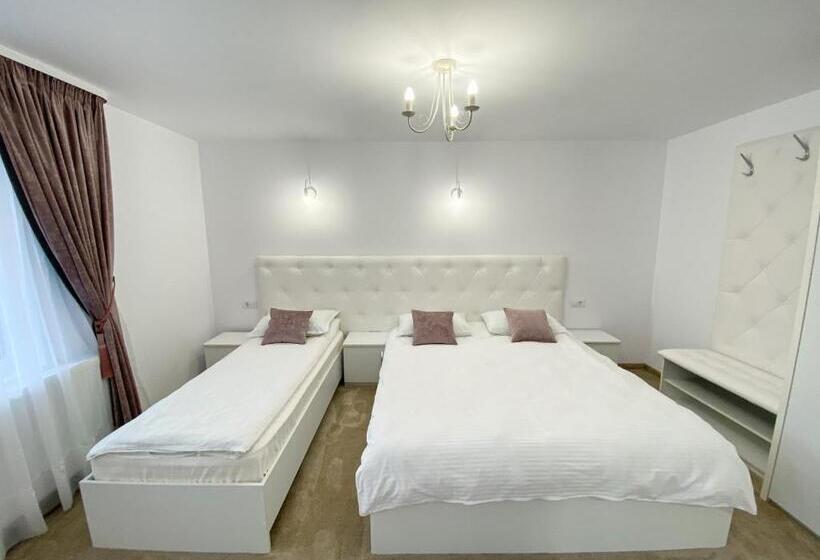 Standard Triple Room with Terrace, Casa Ina