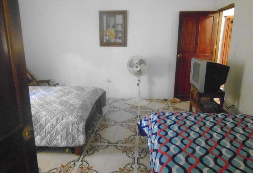 4인용 스탠다드 룸, Hostal Santa Clara