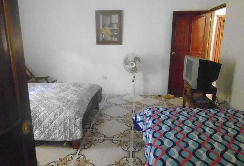 スタンダード４人部屋, Hostal Santa Clara