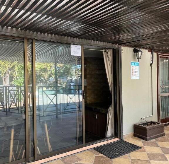 Семейный Номер Вид на Сад, Panorama Self Catering