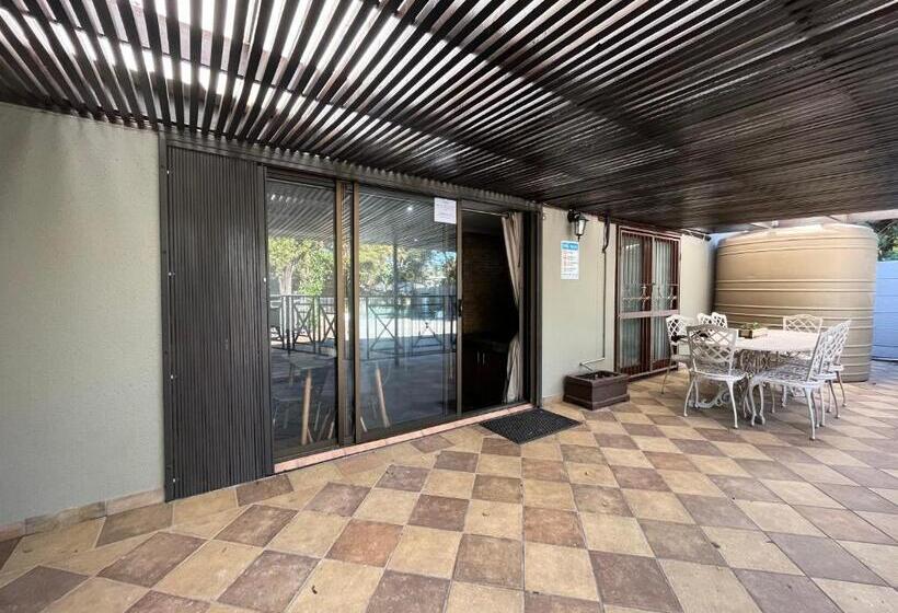 غرفة عائلية مطلّة علي الحديقة, Panorama Self Catering