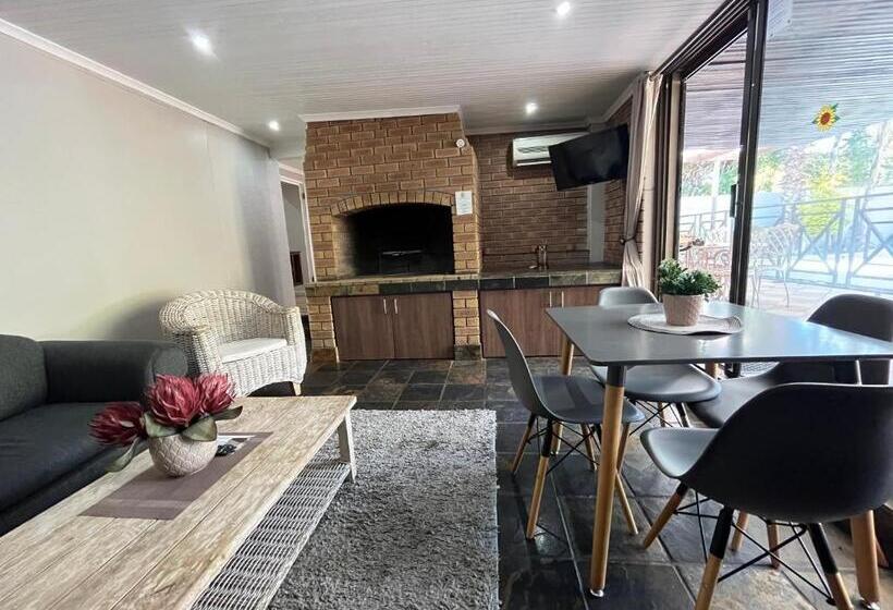 غرفة عائلية مطلّة علي الحديقة, Panorama Self Catering