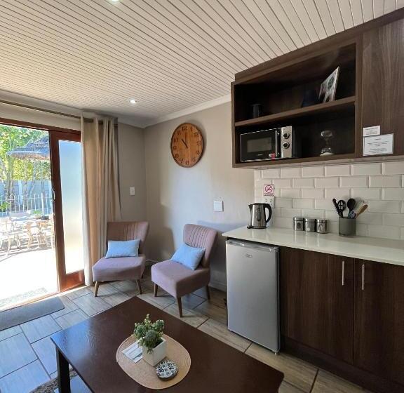 Номер Стандарт Вид на Бассейн, Panorama Self Catering