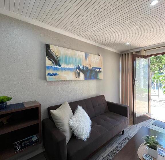 غرفة قياسية مطلّة علي حمام السباحة, Panorama Self Catering