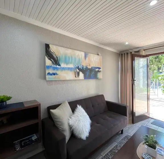 プールビュースタンダードルーム, Panorama Self Catering