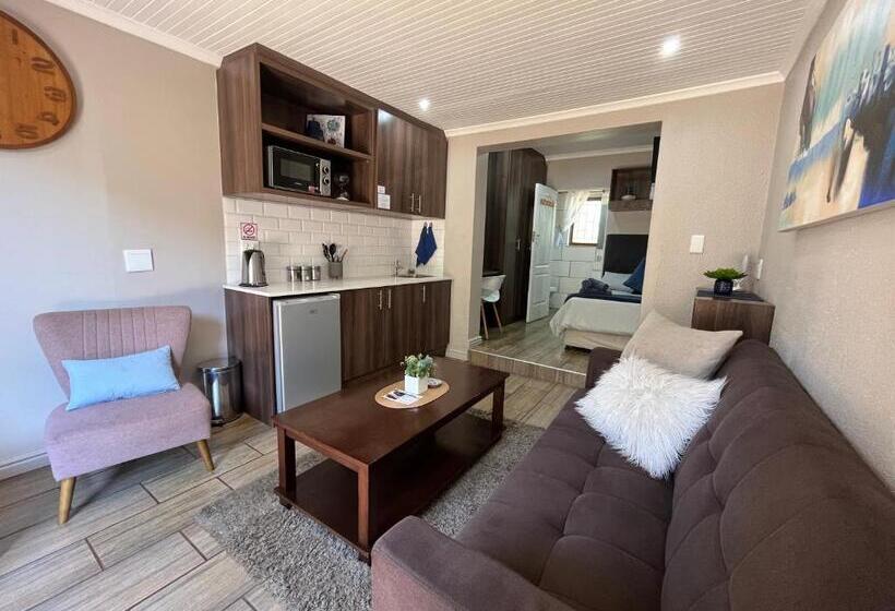 غرفة قياسية مطلّة علي حمام السباحة, Panorama Self Catering